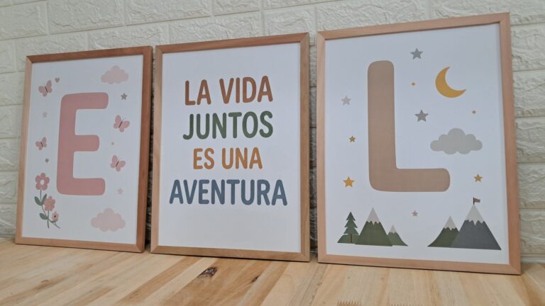 Set con iniciales y la frase La vida juntos es una aventura