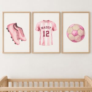 Cuadros infantiles personalizados en un dormitorio