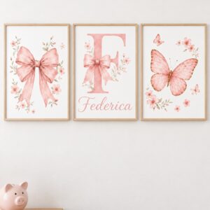 Cuadros infantiles personalizados en un dormitorio