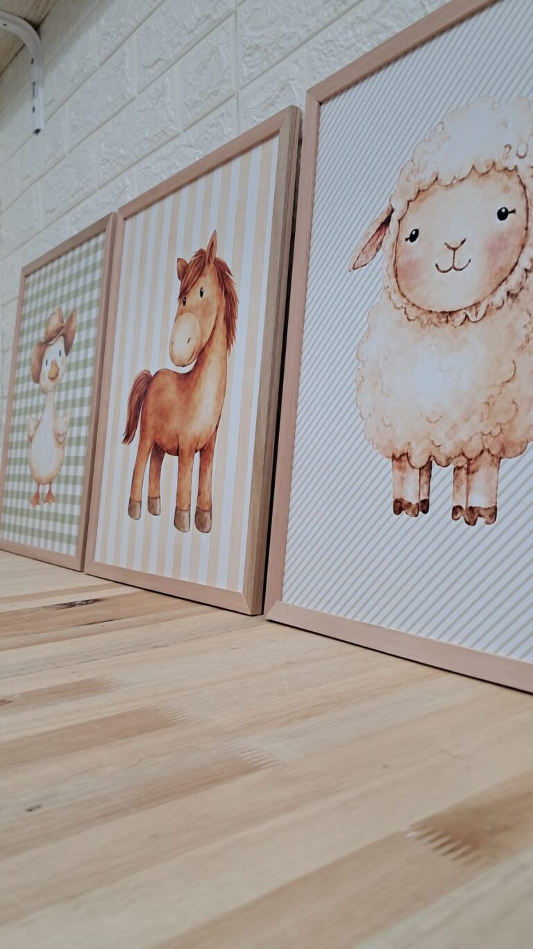 Trío de granja: pollito, caballito y ovejita. Trabajo realizado por Indokids, agosto de 2026.