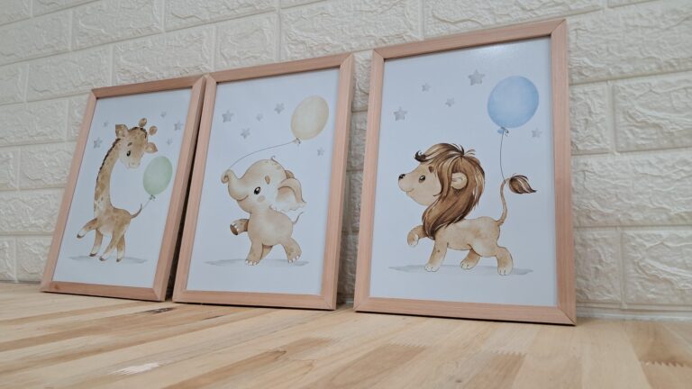 Trío de animalitos con globos: jirafa, osito y león. Trabajo realizado por Indokids, julio de 2026.