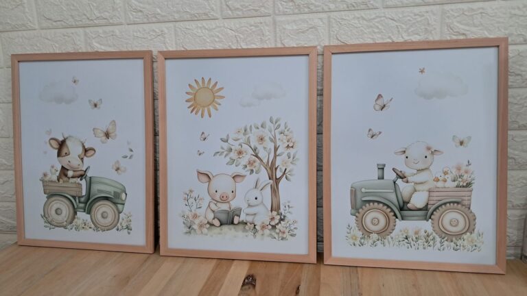 Trío de granja con tractor y árbol. Trabajo realizado por Indokids, marzo de 2026.